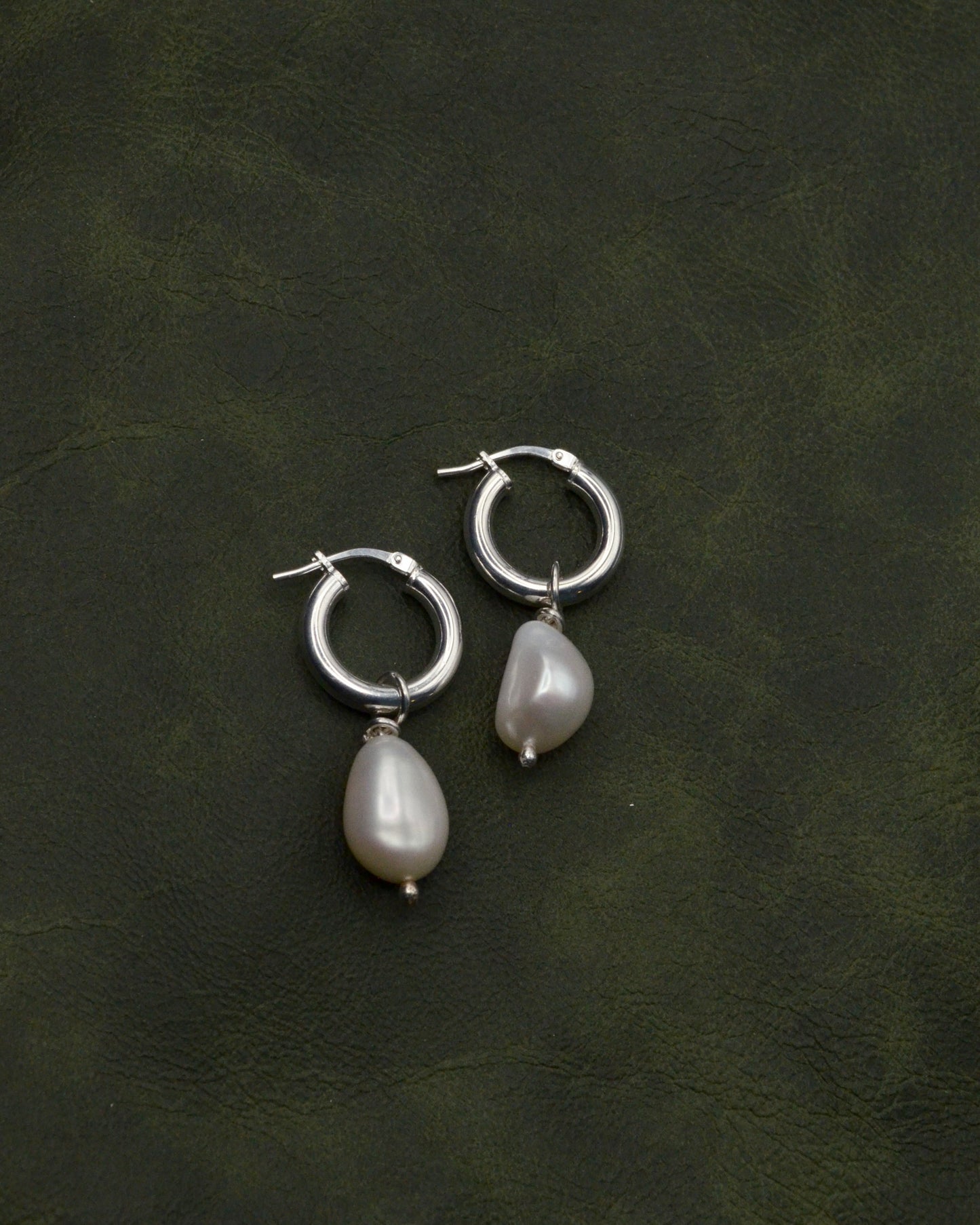 Valentina Pearl Hoops