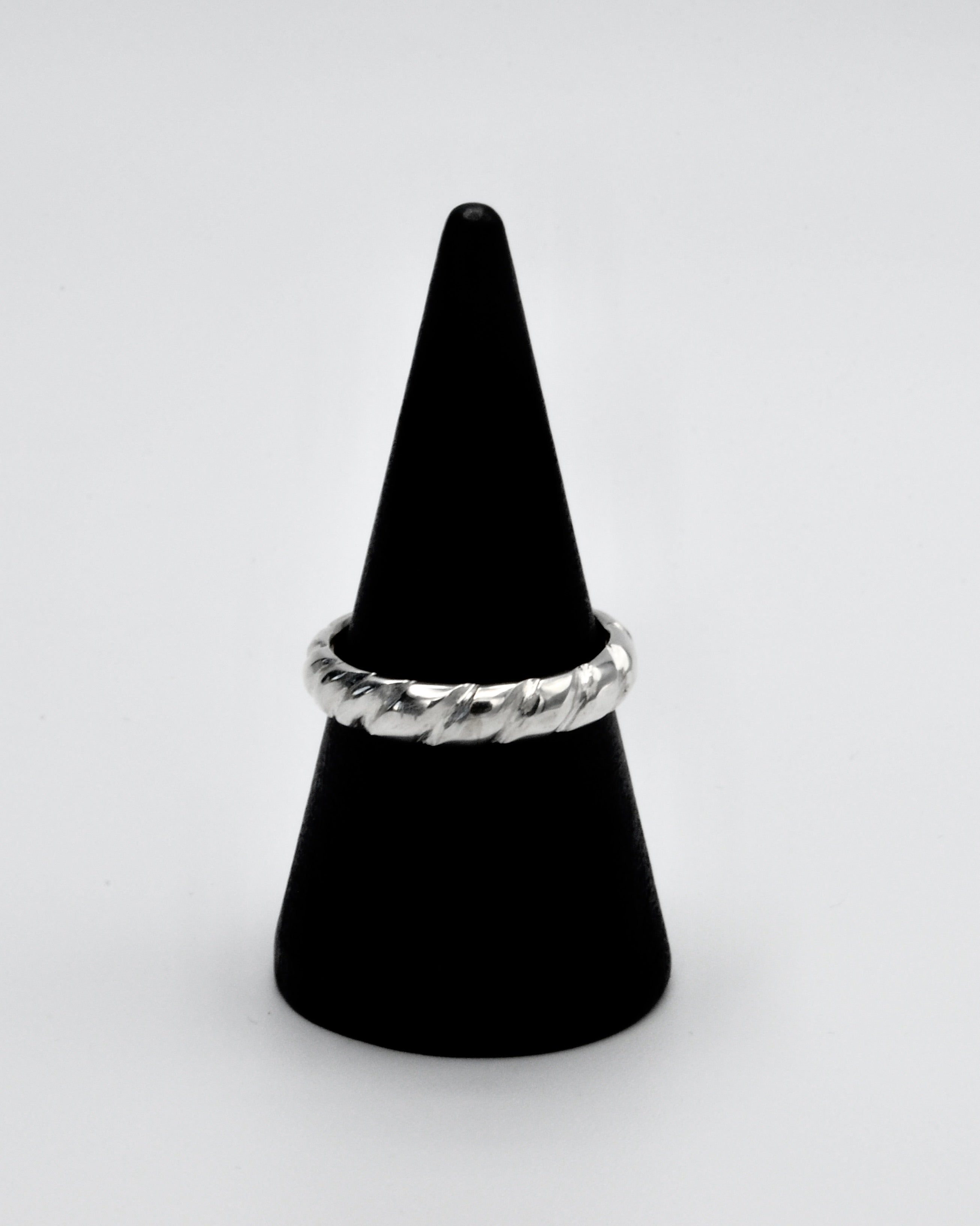 Lucrecia Ring